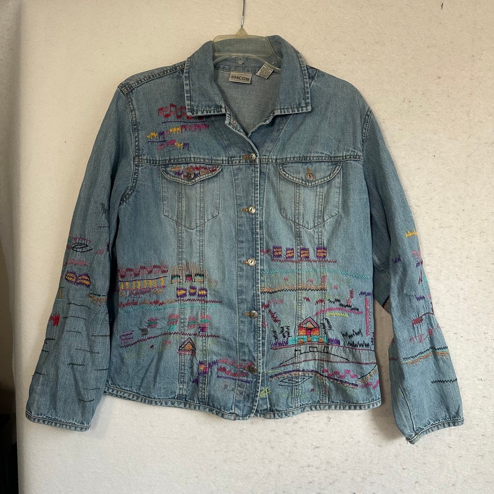 Chicos Embroidered Denim Jacket Light Wash Folk Art‎ House Size 2 Large 12